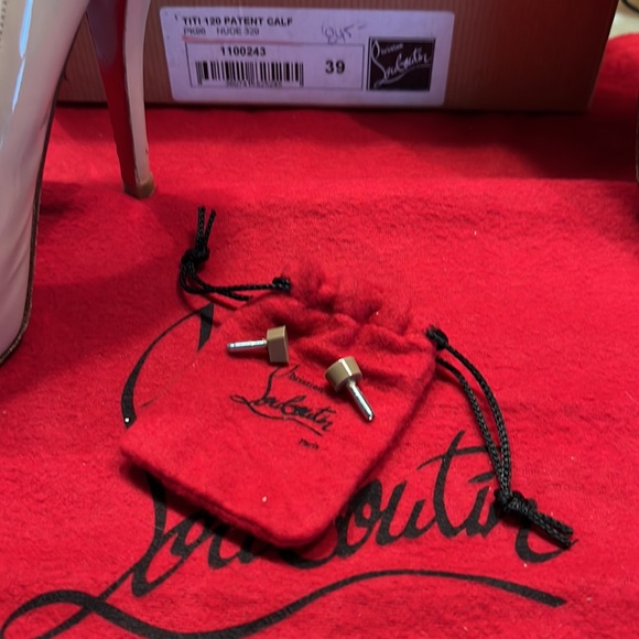 Christian Louboutin size 39 or 8-1/2 node patent calf heels - Picture 16 of 16